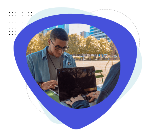 TimeBee user working remotely in a park with a laptop